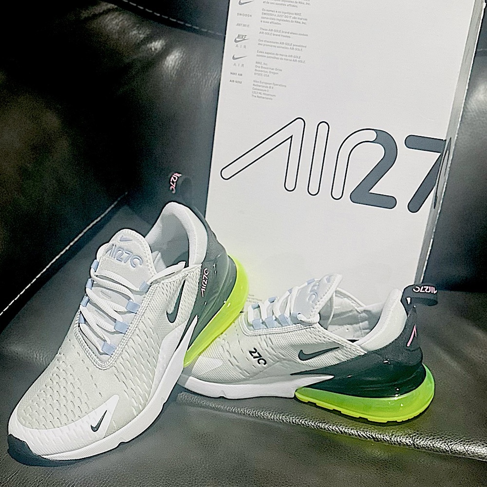 Women (NIKE Airmax 270) size 10.5.                      Platinum/Blk-Voit-White